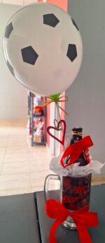 Cesta de regalo pequeña para futbólista - Imagen 2